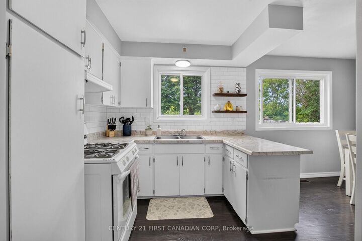 Property Photo:  44 Hammond Street  ON N5P 2B7 