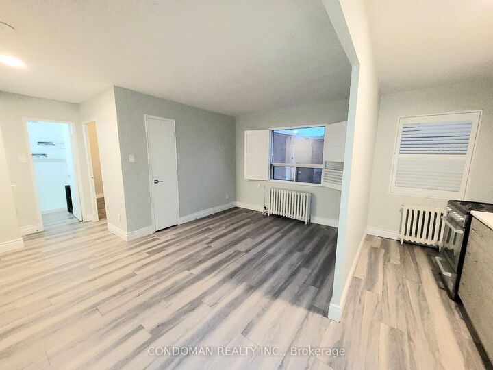 Property Photo: 852 Broadview Avenue 305 ON M4K 2R1