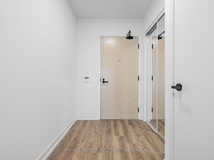 Photo de la propriété: 195 Commerce Street 2011 ON L4K 5Z7