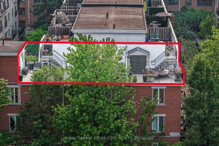 Property Photo: 26 Laidlaw Street 1501C ON M6K 1X2
