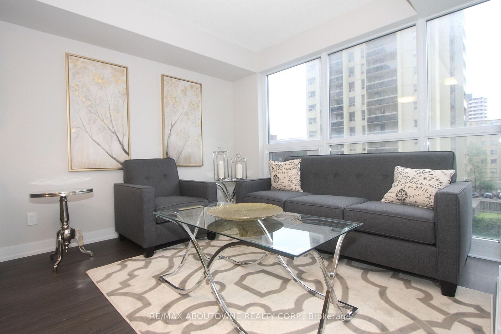 Property Photo:  561 Sherbourne Street 3207  ON M4X 0A1 
