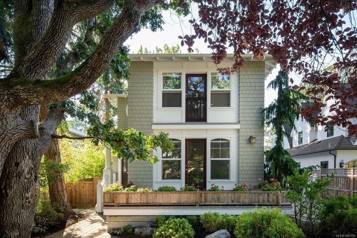 Property Photo: 1327 Transit Rd BC V8V 1V1
