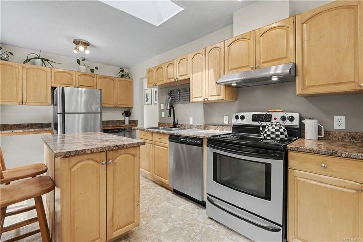Property Photo: 1712 Robin Hill Dr BC V0R 2W0