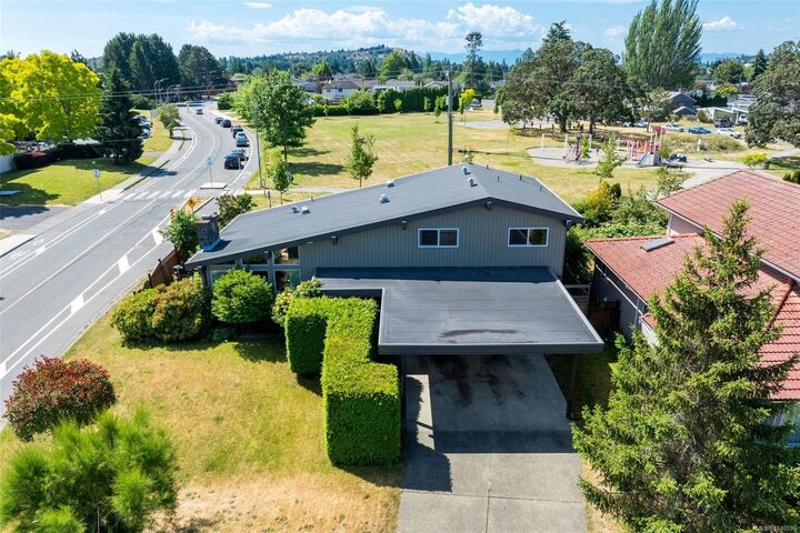 Property Photo: 4070 Larchwood Dr BC V8N 6H7