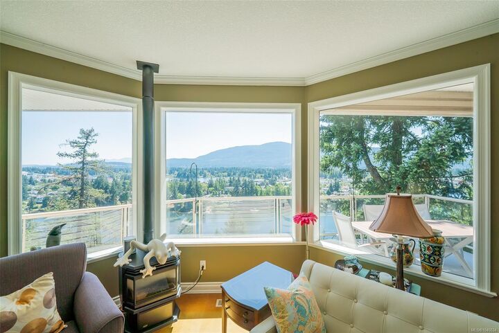 Property Photo: 180 Rainbow Cres BC V9T 4Y2