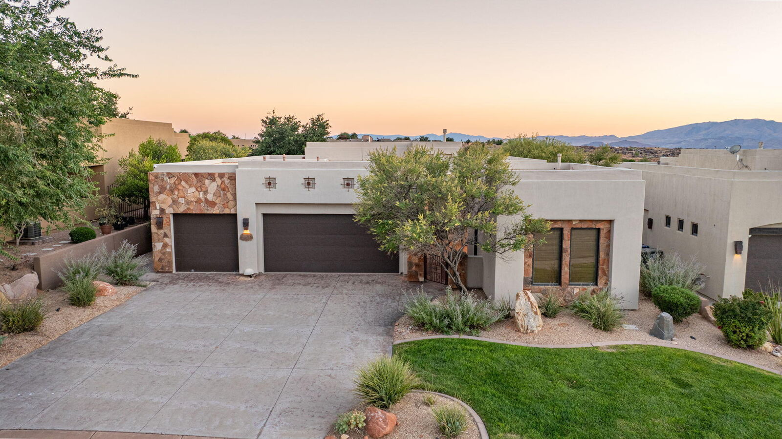 Property Photo:  1747 W Red Cloud Dr  UT 84770 