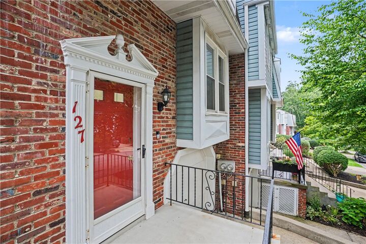 Property Photo: 127 Spruce Ct PA 15229