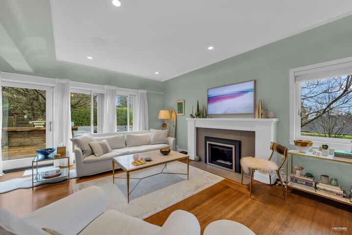 Property Photo: 1220 Braeside Street BC V7T 2L2