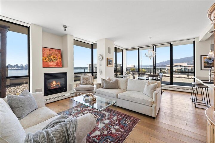 Property Photo: 124 W 1st Street Ph2 BC V7M 3N3