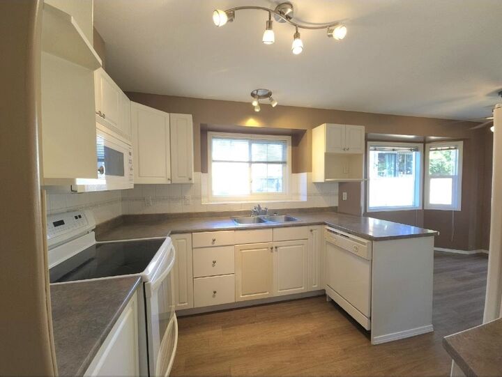 Property Photo: 46451 Maple Avenue 106 BC V2P 2J7