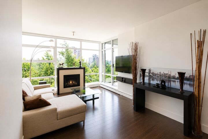 Property Photo:  158 W 13 Street 505  BC V7M 0A7 