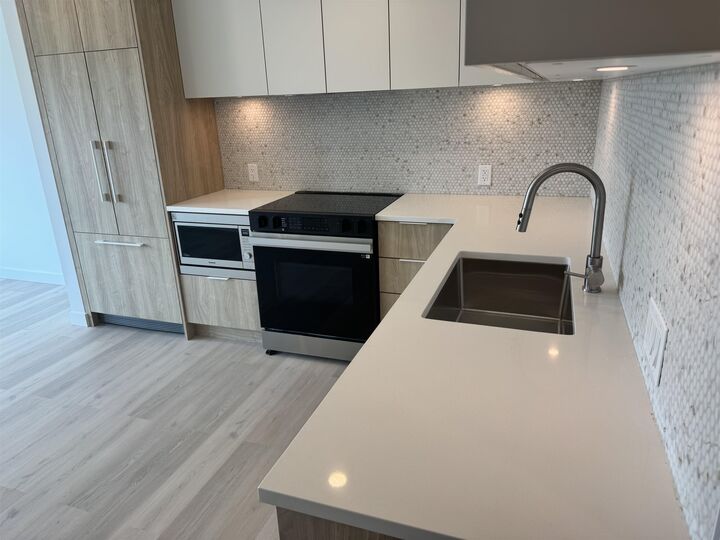 Property Photo: 1616 Lloyd Avenue 30* BC V7P 1S5