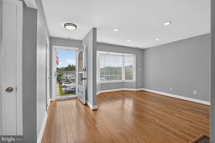 Property Photo: 4135 Weeping Willow Court 143B VA 20151