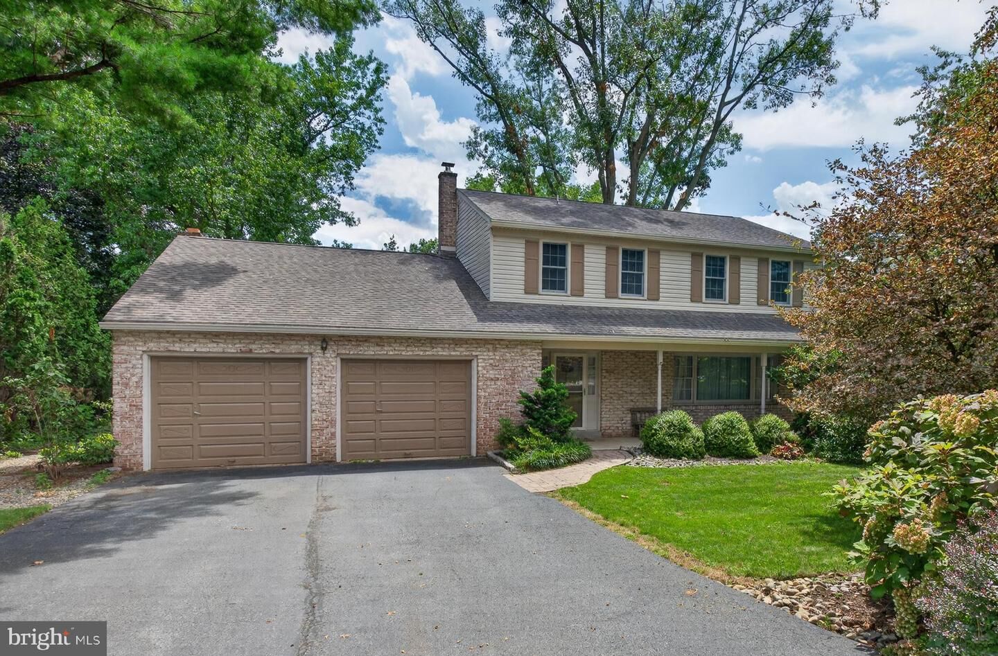 Property Photo: 1420 Wynnewood Drive PA 17601