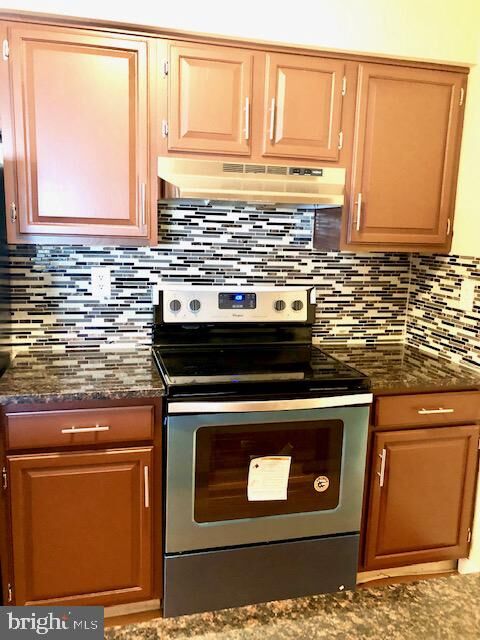 Property Photo:  513 Aspen Drive  NJ 08536 