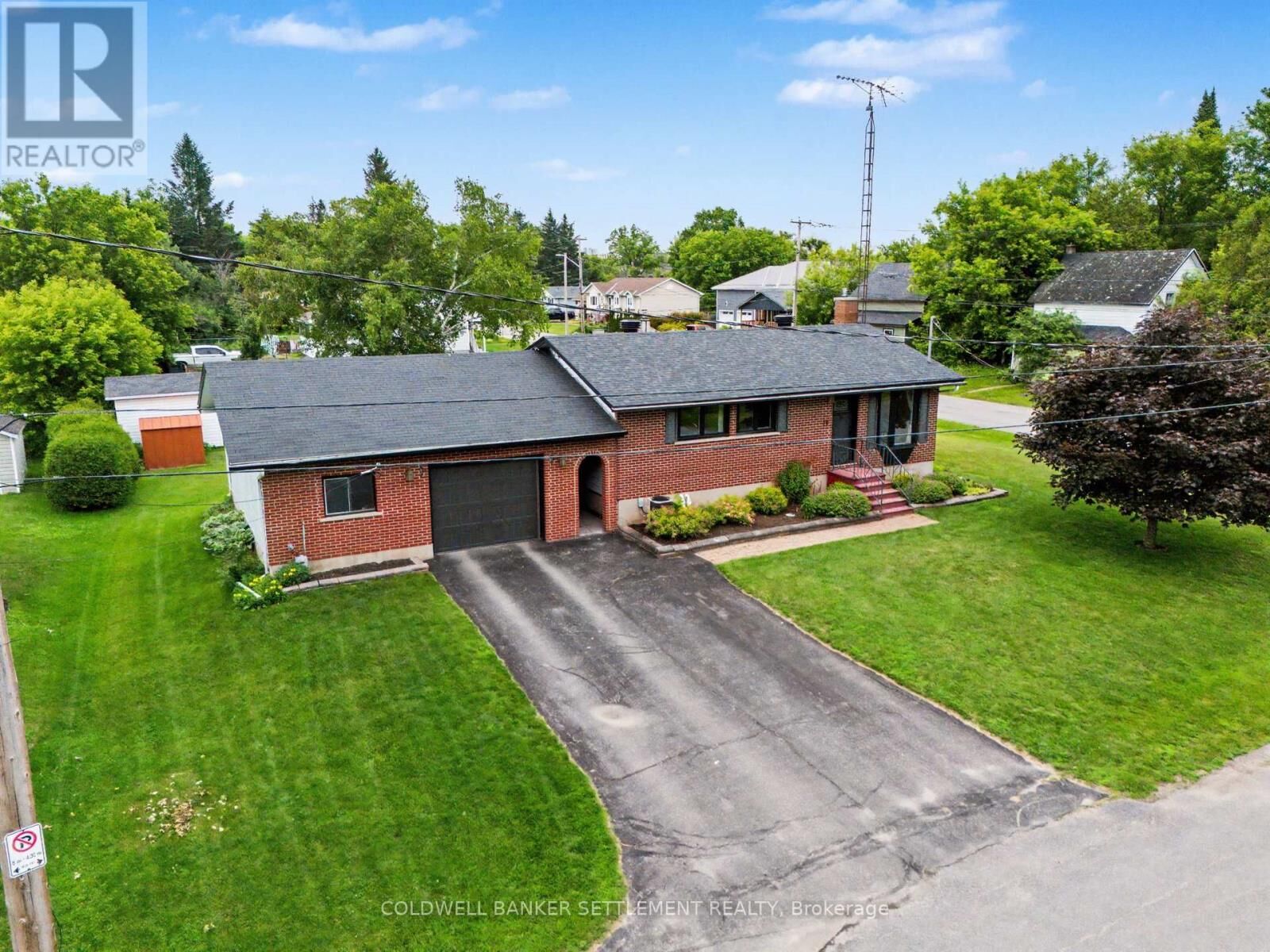 Property Photo:  14 Baynes Street  ON K7H 1R1 