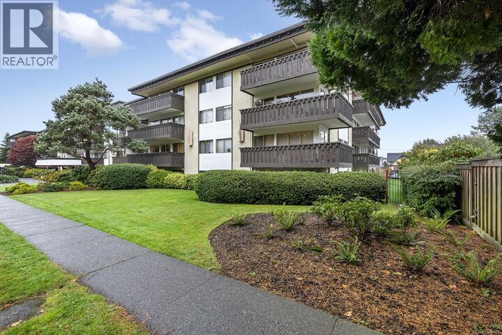 Property Photo:  964 Heywood Avenue 414  BC V8V 2Y5 