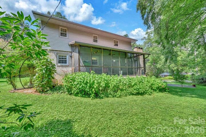 Property Photo:  307 Woodland Trail  NC 28739 