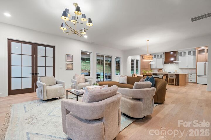 Property Photo: 2670 Charleston Court NC 28610