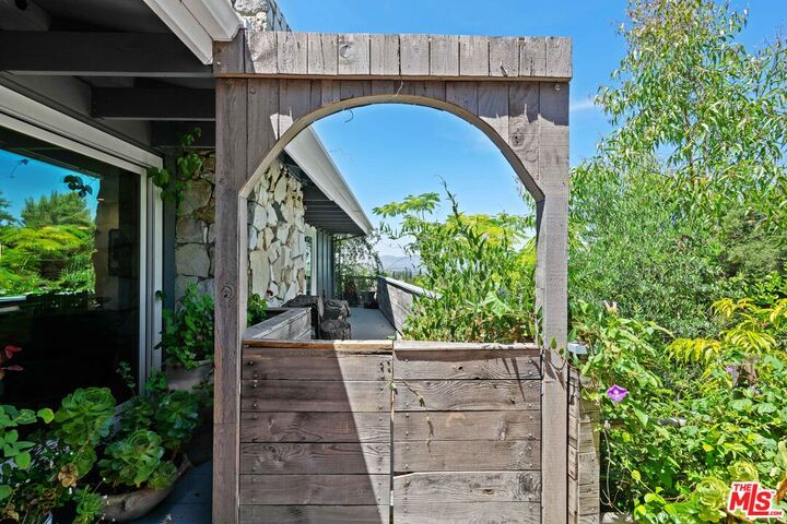 Property Photo: 16582 Calneva Dr CA 91436
