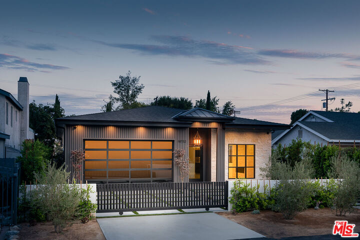 Property Photo: 14752 Hartsook St CA 91403