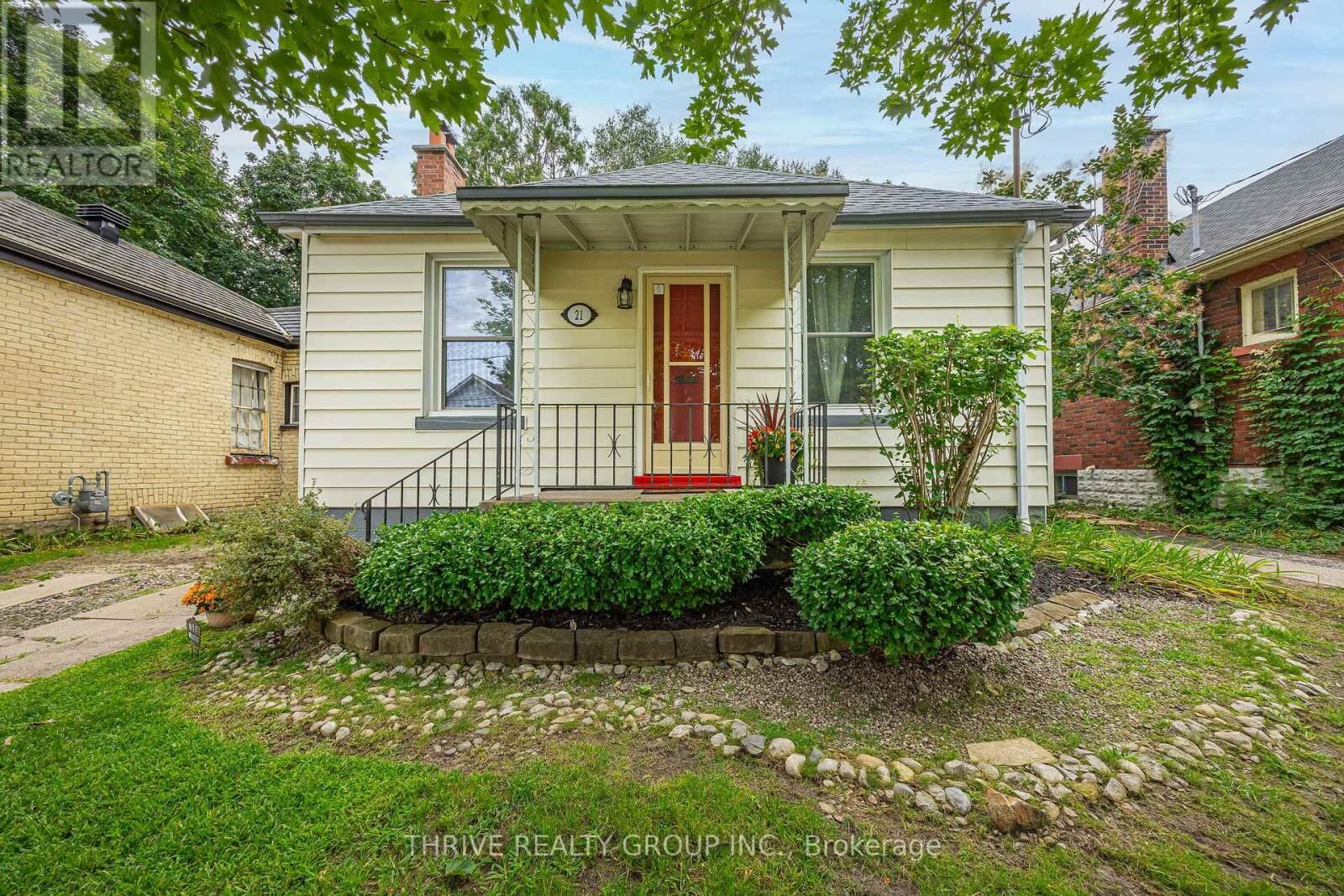 Property Photo:  21 Wolseley Avenue  ON N5Y 2K7 