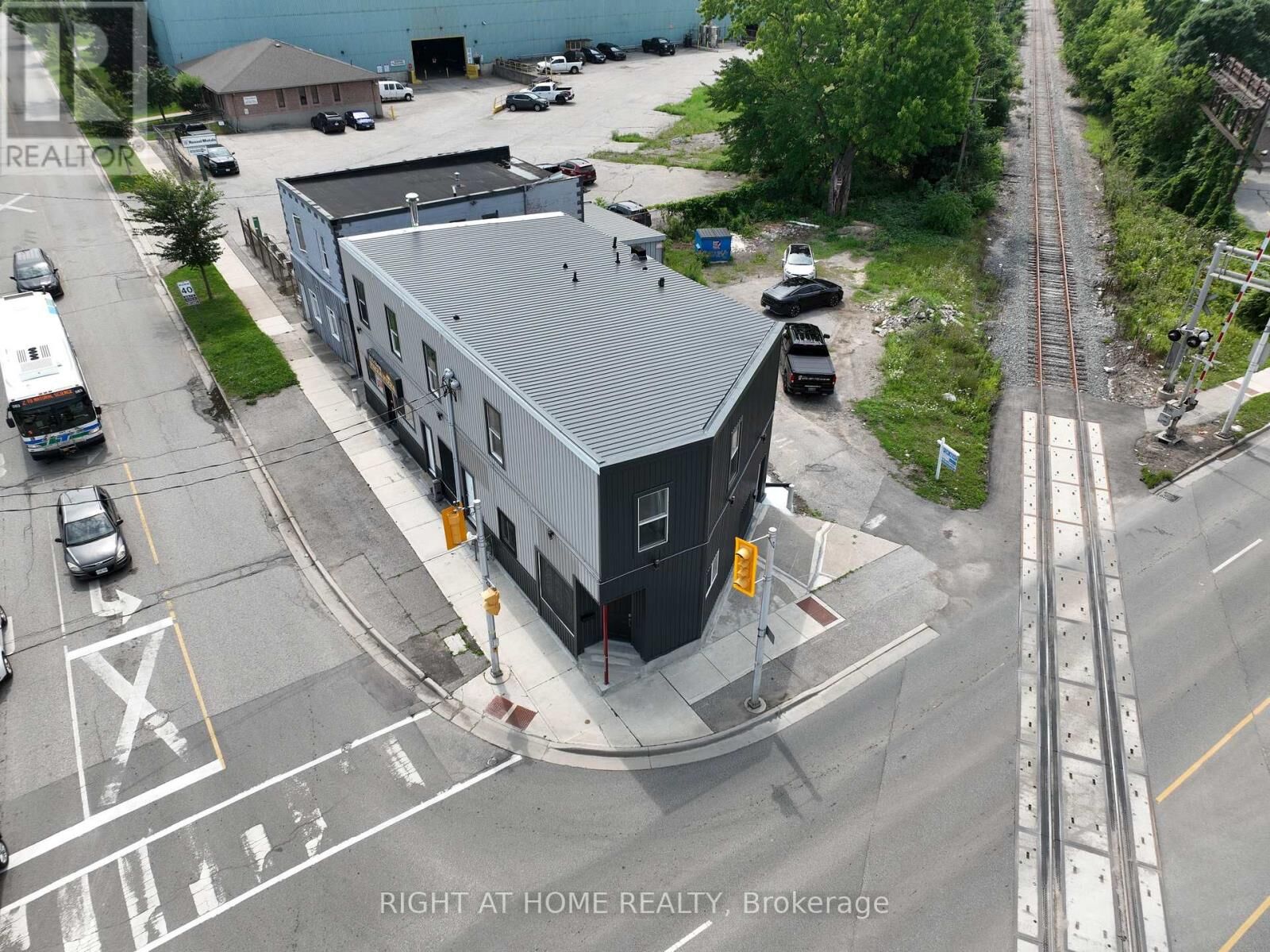 Property Photo:  697 Hale Street  ON N5W 1J1 