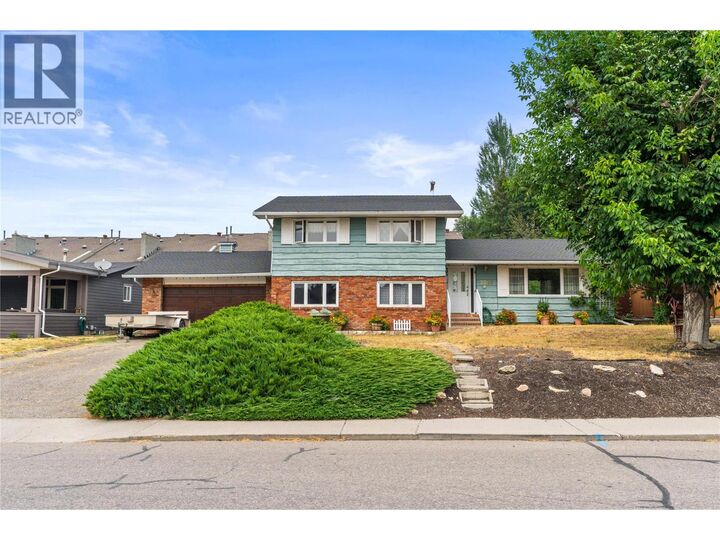 2203 23 Avenue — photo 1