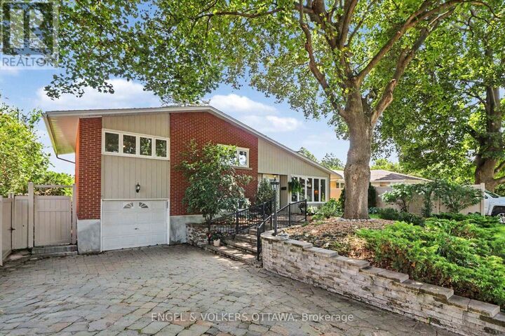 Property Photo: 2715 Colman Street ON K1V 8J8
