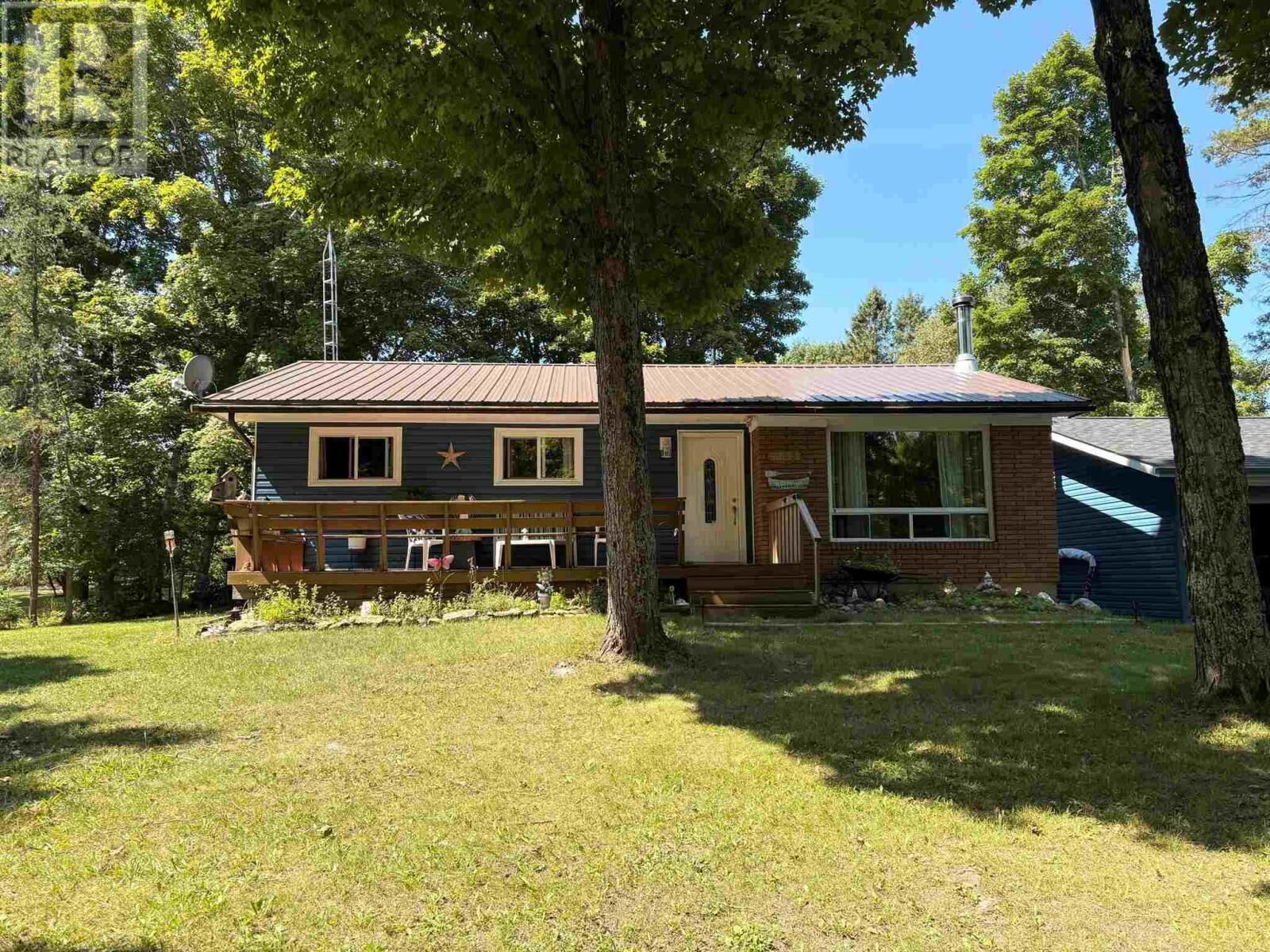 Property Photo:  3035 Canoe Point Rd, 3035 Canoe Point Road  ON P0R 1G0 