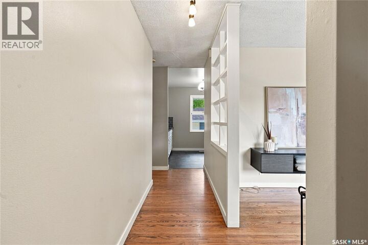 Property Photo:  2302 Hanover Avenue  SK S7J 1E6 
