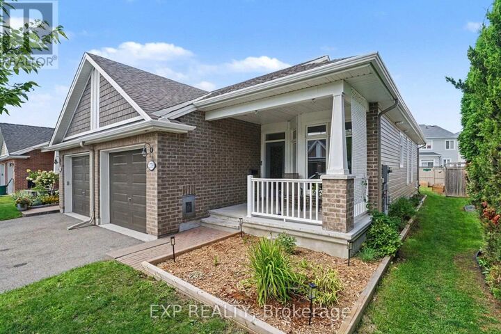 Property Photo: 279 Brambling Way ON K2J 6E3