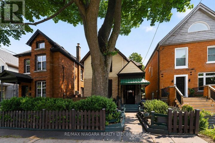 Photo de la propriété:  187 Emerald Street South  ON L8N 2V6 