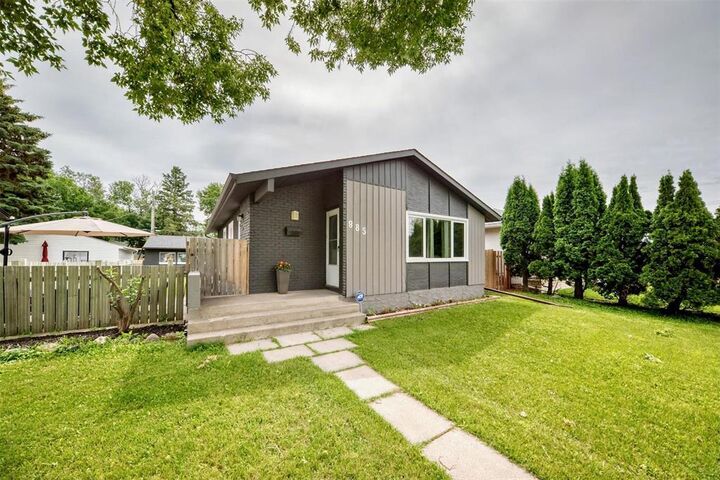 Property Photo: 885 Buchanan Boulevard MB R2Y 1N3