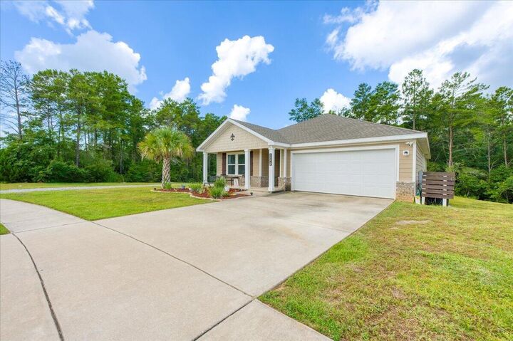 Property Photo: 520 Whispering Creek Avenue FL 32439