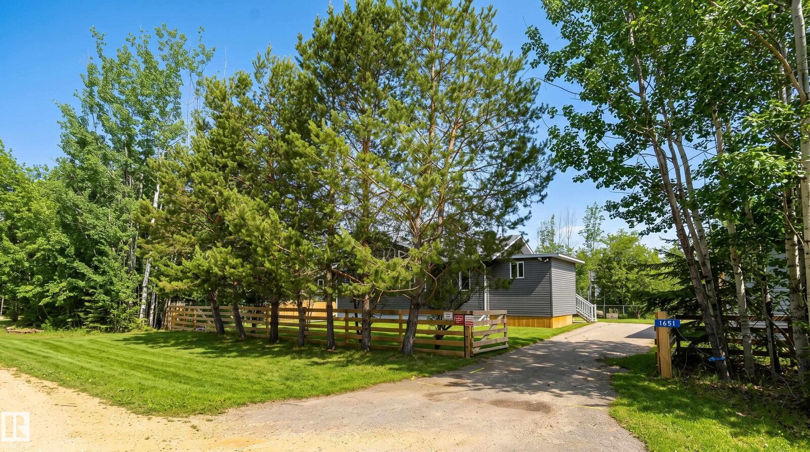 Property Photo: 1651 Lakeview Lane AB T0G 1K0