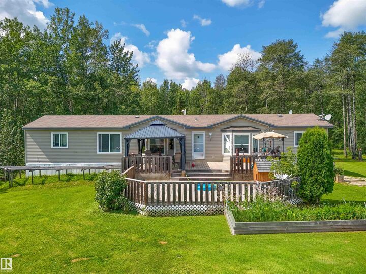 Property Photo: 7113 Twp Road 520 AB T0E 2H0