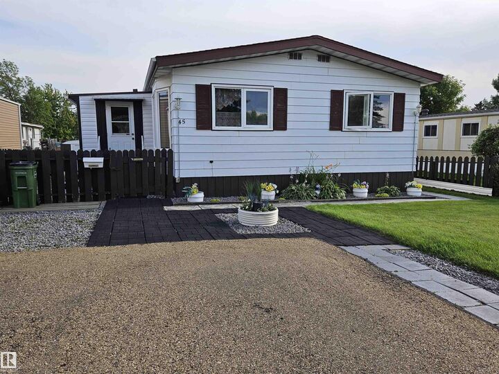 Property Photo:  45 Oak Ridge Drive NW  AB T6P 1G9 