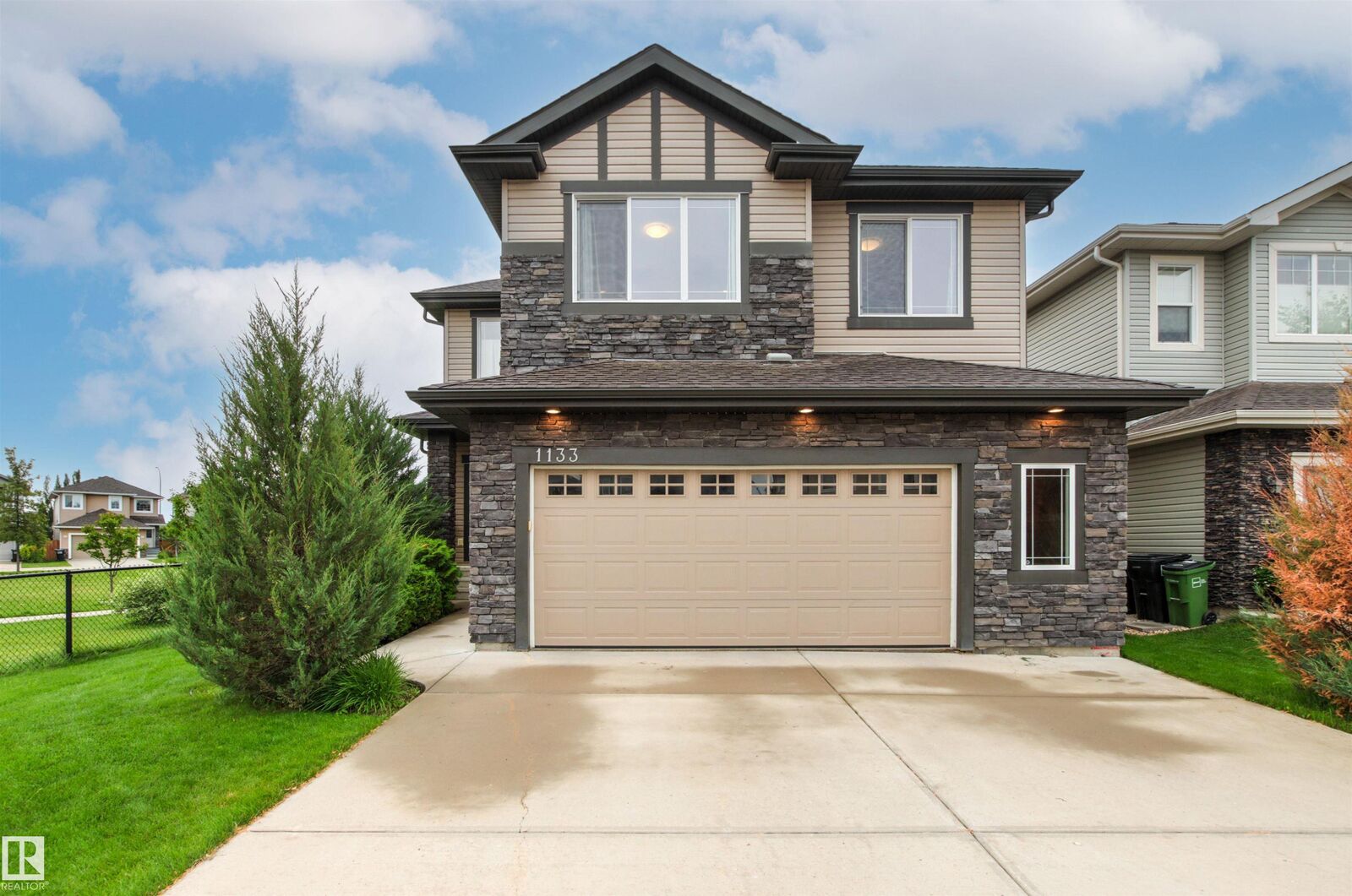 Property Photo:  1133 Hays Drive NW  AB T6M 0M2 