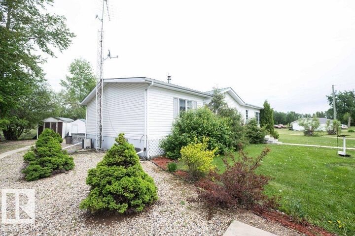 Property Photo:  4903A 47 Avenue  AB T0G 1H0 