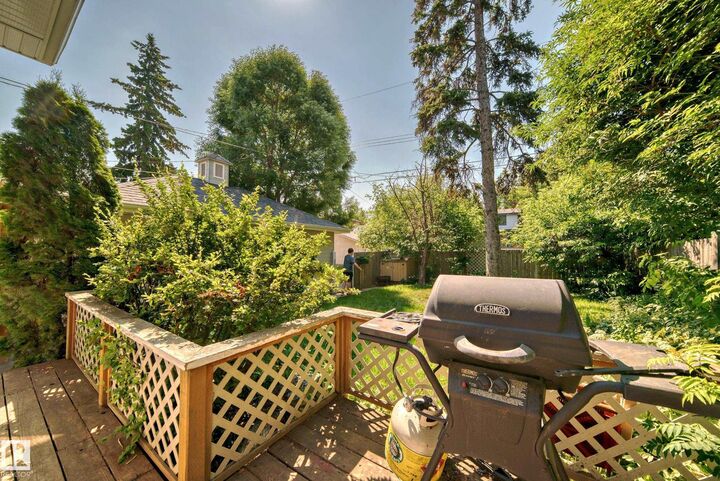 Property Photo: 11643 76 Avenue NW AB T6G 0K9