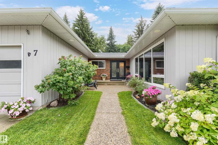 Property Photo: 7 Quesnell Crescent NW AB T5R 5N8