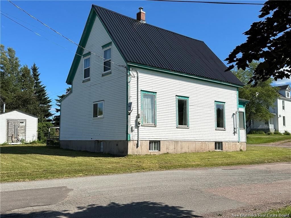 Property Photo:  16 Fort Street  NB E4M 1L4 