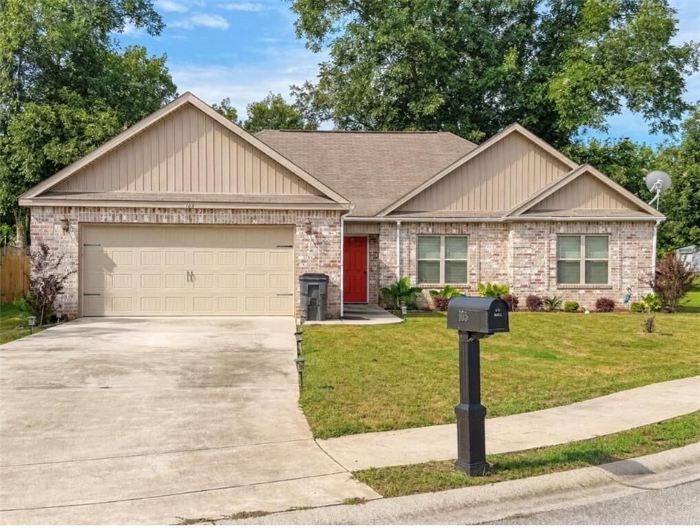 Property Photo:  105 McEwen Court  GA 31069 