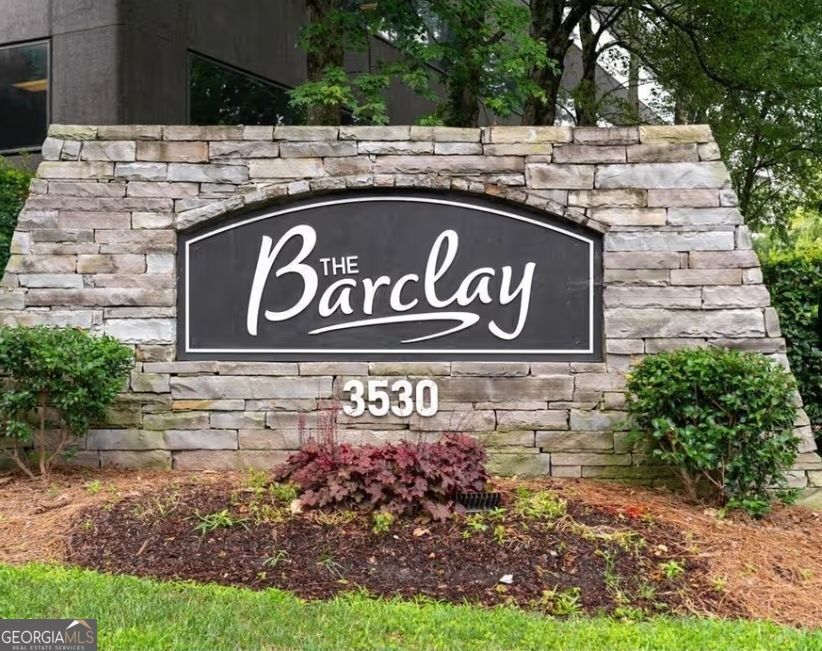 Property Photo: 3530 Piedmont Road NE M1 GA 30305