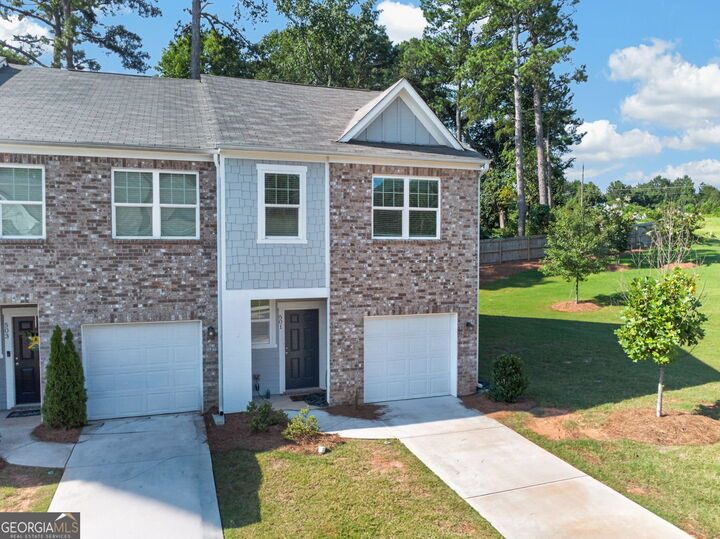 Property Photo: 501 Magnolia Circle GA 30268