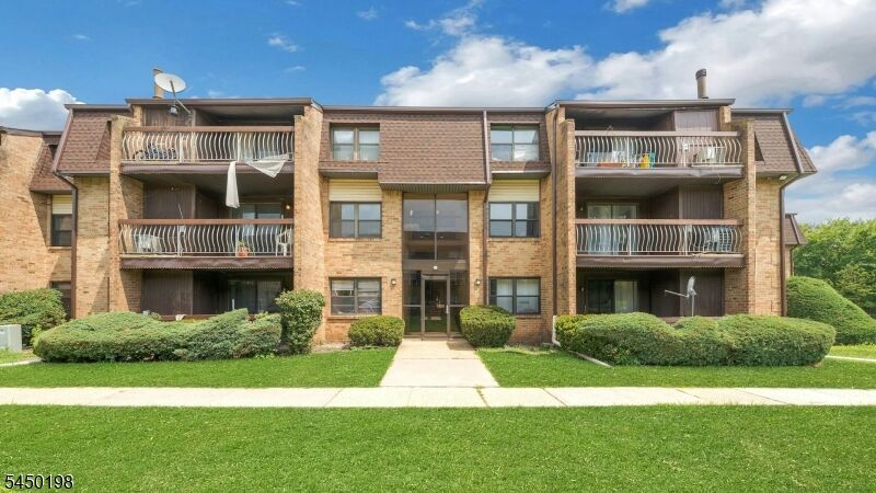 Property Photo:  1520 Raspberry Ct 1520  NJ 08817 