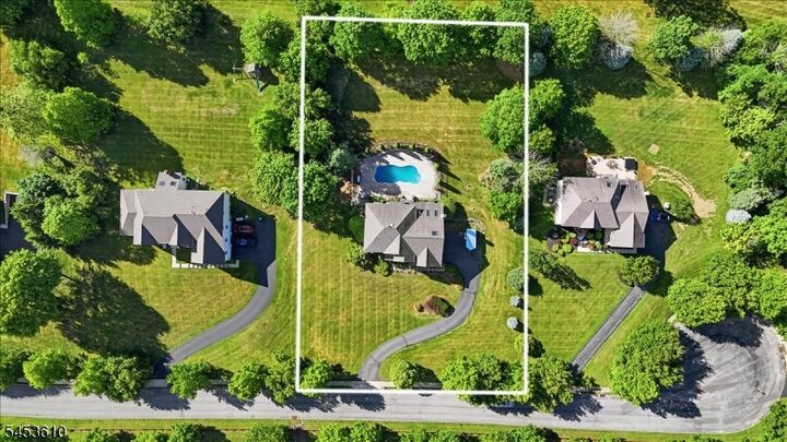 Property Photo:  29 Old Schoolhouse Rd  NJ 08802 