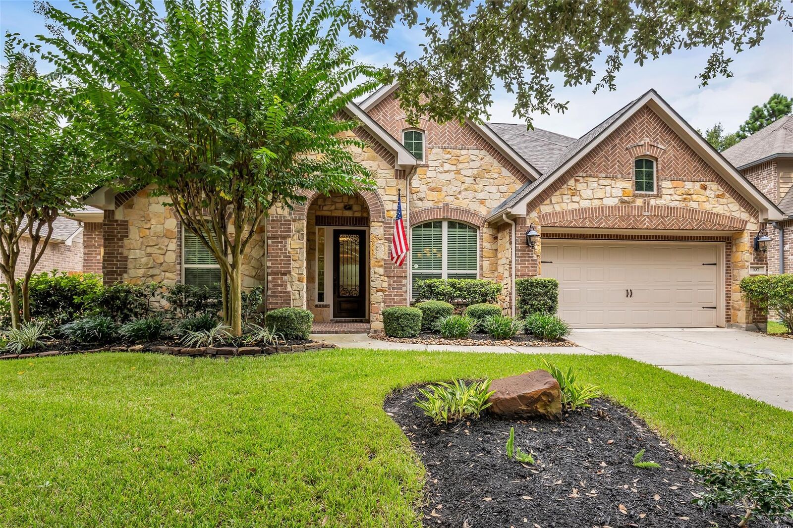 Property Photo: 107 Kinderwood Trail TX 77316