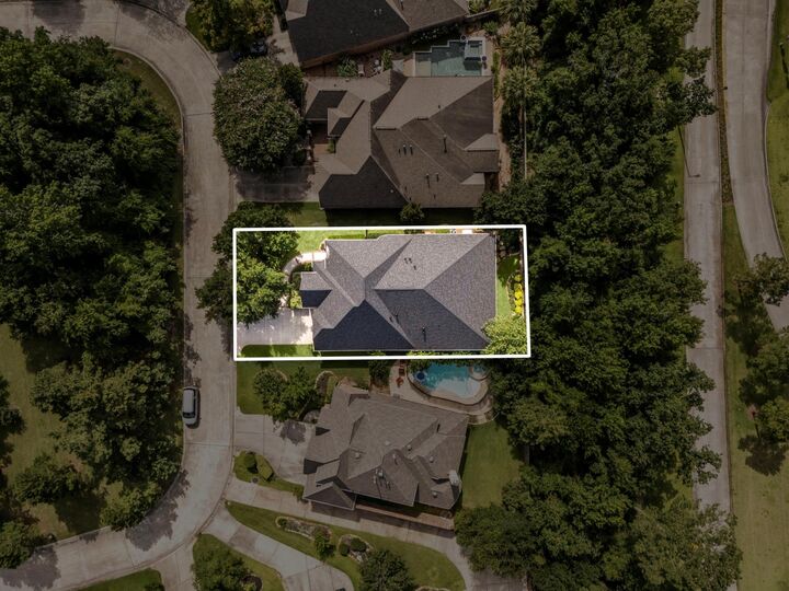 Property Photo: 195 Oarwood Place TX 77389